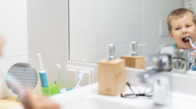 Zähneputzen mit Kindern Dentilus
