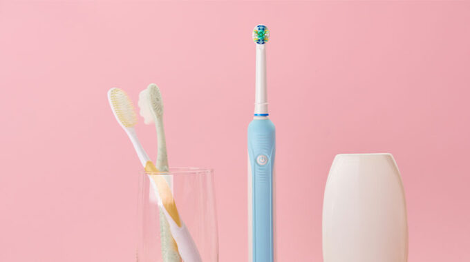 Zahnbürste Reinigen Und Pflegen